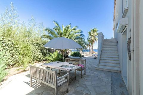 This exotic 5-bedroom villa is in Les Issambres, located near the sea. It is ideal for a small group and can accommodate 12 guests. This villa has a swimming pool, a sauna and a bubble bath to take a refreshing dip and rejuvenate on a sunny day. The ...