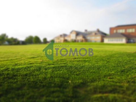 Imoti Tomov presents to your attention a plot of 750 sq.m in sq.m. Float. The property has a regular rectangular shape, flat without displacement, suitable for residential construction. It is located in the central part of the neighborhood with 18 m ...