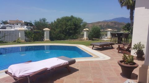 Located in Benahavís. Lovely and Luxury villa situated on Ronda's road enjoying a wonderful panoramic sea views over the whole coast. The accommodation comprises, four bedrooms, four bathrooms, huge living room with fireplace, fully fitted open ...