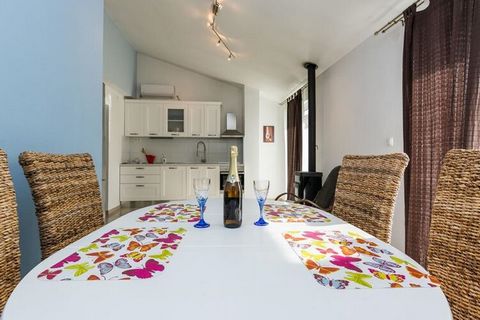 This spacious and newly-renovated apartment in Podlug offers a ideal stay, especially in summers, to a family or a group of 6 guests. The home has 2 bedrooms plus a living/bedroom for sleeping and relaxing comfortably as you watch your favourite seri...
