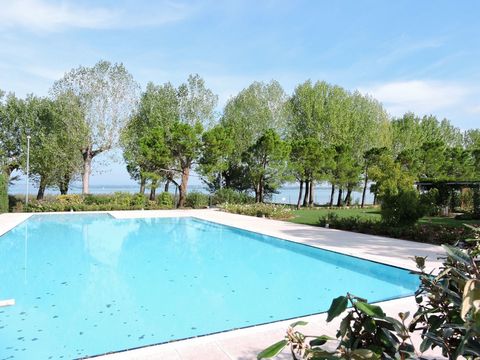 In Punta Grò locality, a few meters from the lake, we offer lake view apartment, with separate entrance, arranged on three levels. On the ground floor we find the living area and a first bathroom, from which there is access to the porch and the prope...