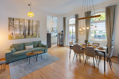 Welcome to our spacious and family-friendly three-room apartment in Wesel! With enough space for up to six people, our cozy accommodation offers the perfect setting for your temporary stay. → 2 comfortable double beds → Good transport connections and...