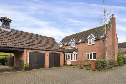 3 Farriers Green offers a superb family home with high quality accommodation arranged over two levels. The generously appointed accommodation has been upgraded by the current owners. When viewing the property you instantly appreciate the high quality...