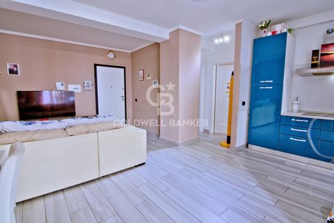 PORTOFERRAIO - In one of the most exclusive and renowned locations on the island of Elba, we present for sale an apartment in a recently redeveloped building. Located on the third floor of a building, it consists of: entrance to living room with kitc...