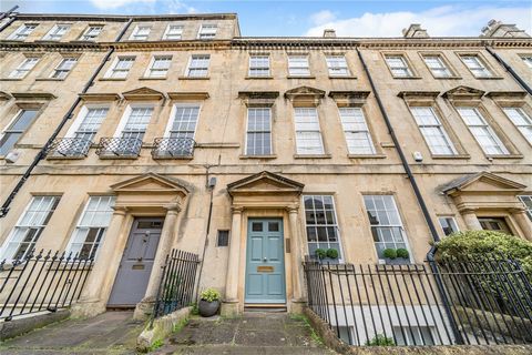 Positioned in the lower slopes of the desirable Lansdown area of Bath, on one of Bath’s iconic raised parades, this beautifully presented penthouse apartment occupies the top floor of a Grade II listed Georgian townhouse. Laid out over one floor, wit...
