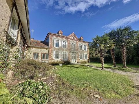 Located 10 minutes from Trie-sur-Baïse, this large property of 430 m² of living space, completely renovated, is ideal for developing a bed and breakfast business with its 5 bedrooms, 5 bathrooms, sauna and gym on a plot of 6500 m².