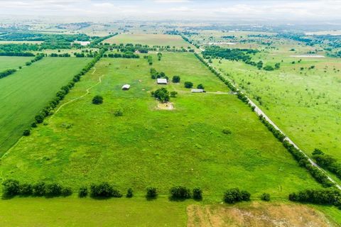 Look no more! This expansive 47.66-AC property offers a multitude of possibilities for your next venture. Boasting a prime location within the highly sought-after Godley ISD and the ETJ of Godley, TX, this large acreage is perfect for those seeking a...