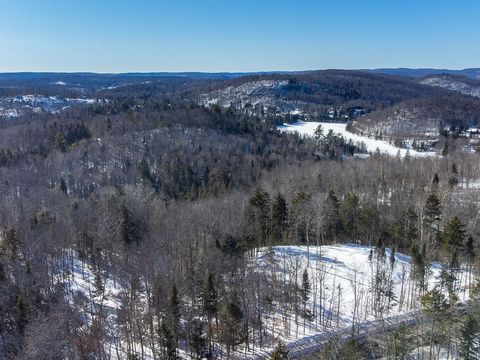 Discover an exceptional plot of land of more than 5 acres in Saint-Sauveur located at the top of a mountain with a view of the Laurentian landscape. Its south-west sun orientation and optimal topography offer an ideal setting for your real estate pro...
