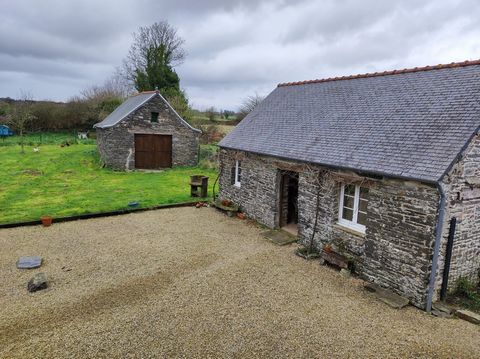 UNDER COMPROMISE --- As usual, 50/50 IMMOBILIER guarantees you the lowest prices on the market and offers you this charming stone house, in the countryside of Ploudiry and only 10 minutes from Landerneau! Are you looking for tranquility in a charming...
