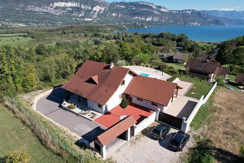 Luxury villa with swimming pool, lake view in the town of Chanaz 25 min from downtown Aix les Bains. Remarkable panoramic view of Lake Bourget and the Belledonne chain Quiet area enjoying a privileged location! Detached house built in 2005 of 290 m2....