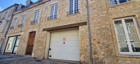 If you like stone, beautiful parquet floors and high ceilings, the St Marcouf agency will make you discover this vast house located in the city center of Carentan. You will also be able to set up your professional activity thanks to the premises loca...