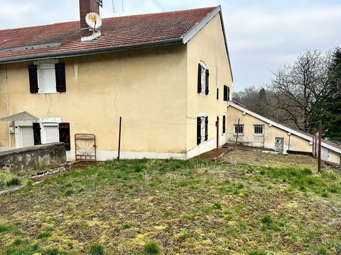 In the town of Novillars, a village relatively well served by public transport in Greater Besançon and with all amenities (shops, pharmacy, park, schools ..). In dead end and quiet, come and discover this old farm of 442 m2 with high potential with i...
