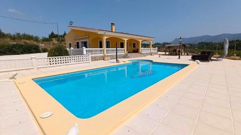 This villa is ideal for those looking for a country life but with none of the typical disadvantages of choosing to buy in the country.. . For example, is this your typical old house in need of renovation (and probably built illegally) – absolutely no...