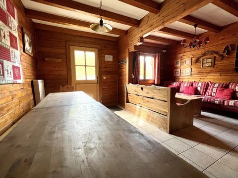 New at Les 2 Alpes! Your second home is waiting for you! It is in a chalet offering 5 bedrooms equipped with their sanitary facilities that you will be able to reunite the family! This holiday home offers a beautiful living room but also, beautiful f...
