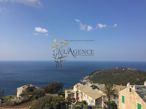 Situé sur la côte Ouest du Cap Corse, dans le village de Morsiglia, nous vous proposons à la vente un appartement qui a été entièrement rénové dans une Tour Génoise. Ce bien bénéficie d'une terrasse sur le toit offrant une vue à 360o sur la mer et le...