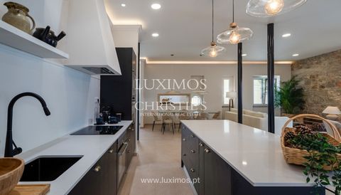 This modern , completely refurbished villa comprises 3 bedrooms , an office that can be converted into another bedroom, an annex outside the house, a large terrace , a fountain that can be converted into a swimming pool and a barbecue area. Inside, t...