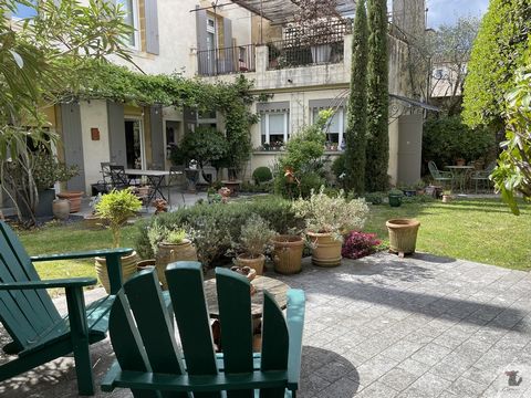 SALE AS A LIFE ANNUITY/ EXCLUSIVITY Occupied life annuity (house) for the benefit of a couple (81 and 79 years old) BOUQUET: €100,000 Pension: 1180 € Market value: 450 000 € Property tax: 2200€ Seller's fee: 9000€ Large Maison de Maître, in the heart...