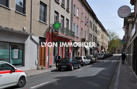 Lyon Immobilier offers you this business in activity - Ready to wear Man multi-brand. Premium location - shop in perfect condition. Very good profitability. Sales area 70 m2 + 2 offices upstairs and storage area. Linear showcase 5 m - PMR access. Ren...