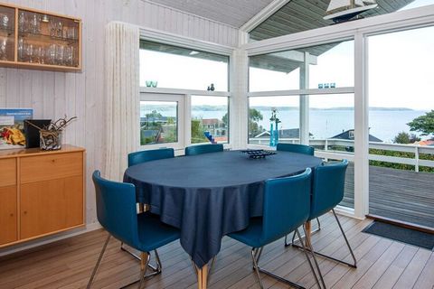 If you want a holiday with panoramic views of the sea and the area, you must choose this high-rise holiday home. Almost no matter where you stay in the house, you have a panoramic view of Vejle Fjord. The house is brightly decorated and well furnishe...