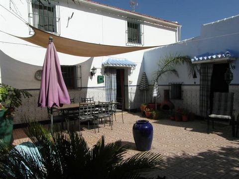 Traditional country home with 5 bedrooms & 4 bathrooms. Tourism licence & separate guest accommodation, fabulous pool & panoramic vistas. Self-catering or B&B options. Barranco del Sol, Almogia, Malaga… For sale direct from the owner! 286M2 built, se...