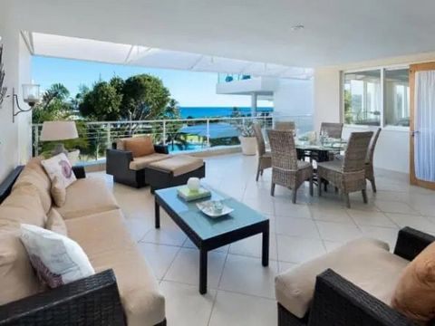 Perché au quatrième étage de The Condominiums at Palm Beach, l’unité 408 est l’un des joyaux de la couronne de la vie en bord de mer sur la côte sud de la Barbade. Des vues parfaites sur le littoral se déploient devant vous, avec des jardins luxurian...