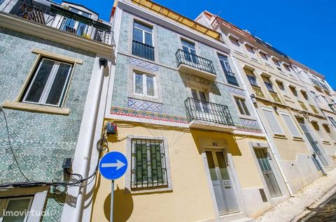 Oportunidade de investimento em Prédio devoluto no Epicentro de Lisboa!  Localizado na Rua da Metade, perto da Avenida da Liberdade, este prédio destaca-se pela sua localização central e pelos acessos convenientes a uma ampla gama de serviços, restau...