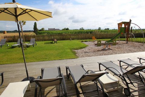 Le Domaine du Mont offers 4-person apartments (FR-35610-05) and 4-person apartments with a view of the polders (FR-35610-06). All apartments boast a modern and spacious design with air conditioning and cable internet. You have your own balcony or ter...