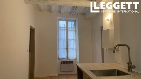 A21673FRF84 - NEW. AVIGNON intramuros, central district, 3 minutes' walk from the central train station and 10 minutes from the TGV station. This attractive 2-room flat offers 26 m² of living space, on the ground floor of a small co-ownership with lo...