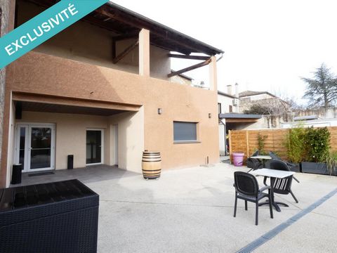 House for residential use with commercial premises on the ground floor: Walls and business of approximately 250 M2 located in the town of S Etienne de Fontbellon. On the ground floor, the bar, three vaulted dining rooms, a WC meeting PMR standards, a...