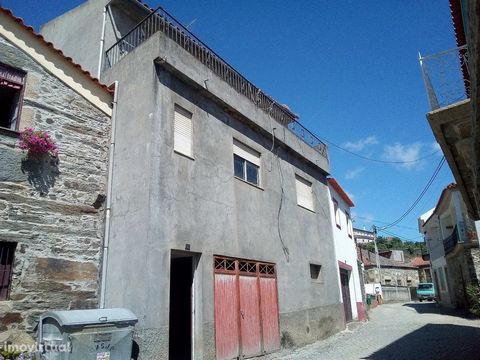 House located in the center of the village of soutelo do douro, S. João da Pesqueira. Consisting of kitchen, living room, three bedrooms and two bathrooms. Garage on the c-/-free for two cars. In the restoration phase. Energy certification in progres...
