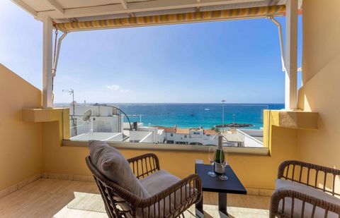 Welcome to the flat of your dreams! We have for you an exceptional penthouse in front of La Vistas Beach. It has absolutely everything to make your life a dream. Its bright interior of 81m2 is totally refurbished and equipped! On its terrace you can ...
