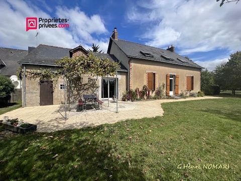 CHÂTEAUBRIANT, exceptional setting close to amenities. House of 210 m² of living space, with entrance on hallway, living room with wood stove, fitted and equipped kitchen, bathroom, bedroom/office, toilet/washbasin, bedroom with shower room, linen ro...