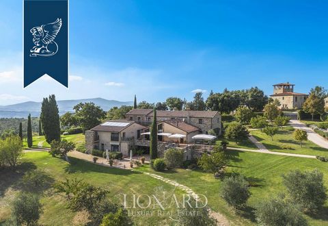 Exclusive estate for sale in the picturesque Maremma hills, between the Val d’Orcia and Monte Amiata. The property offers three distinct properties for a total of 1,100 square meters, 13 elegant rooms and 16 bathrooms. Its 1.5 hectares have gardens, ...