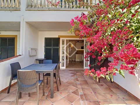 Lucas Fox presents this charming 55 m² apartment located in the heart of Cala en Bosch. This cozy two-double bedroom apartment has been renovated this year with attention to every detail and offers a smart and functional layout that maximizes every c...