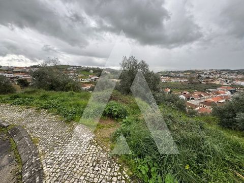 Unique Opportunity: Plot of Land with 451 m2 in Batalha, Leiria If you are looking for the ideal place to build the house of your dreams with a breathtaking view of the Monastery of Santa Maria da Vitória (Batalha) or make a strategic investment, we ...