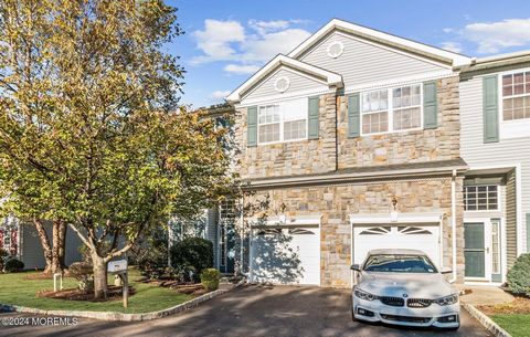 Stunning, updated, clean, large, 3 bedroom, 2.5 bathroom, Bridgehampton model, END-UNIT 3 level townhome located in desirable Bridgepointe community. Updated kitchen and baths, finished basement with fireplace, direct entry garage, plenty of storage,...