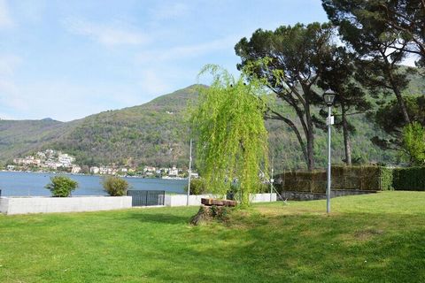 Visita il Lago di Lugano in un appartamento arredato con gusto con vista sul lago. L'appartamento Casa Reseda si trova a circa 50 metri dal lago nella tranquilla città di Brusimino sul lato italiano ed è allineato per 4-5 persone. I cani più piccoli ...