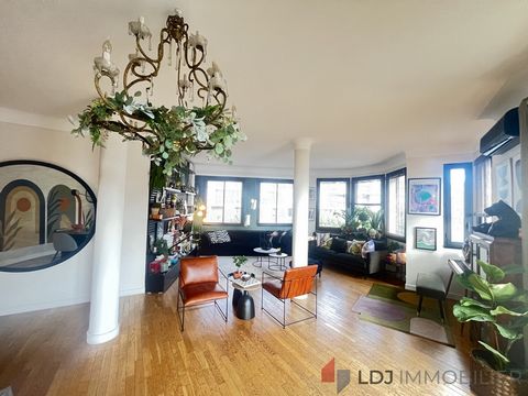 Located in the city center of Perpignan, this prestigious apartment offers an ideal living environment for families and lovers of comfort and style. Flooded with light, you will benefit from a magnificent living room of 49 m2, a large entrance, a ful...