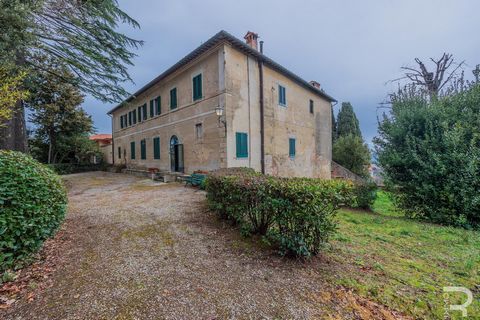 We are delighted to present this stately property in Montepulciano. This spectacular villa is a historically impressive property that was built in the 17th century and renovated in 1900 with great attention to detail and is surrounded by almost two h...