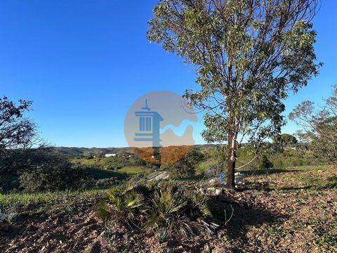Rural Land in Malhão, Castro Marim, Algarve. Sloping, easy access, and privacy. Land with Carob trees, unobstructed view of the Algarve Mountains. Just 15 km from the center of Vila Real de Santo António and the Spanish border. 5 km from the charming...