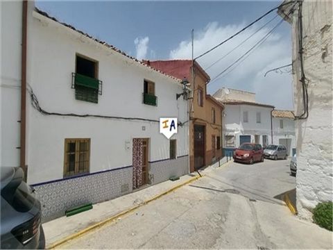 Cette maison de ville de 4 chambres à coucher de 236 m2 avec espaces extérieurs est située dans le quartier populaire de Montefrio, l'une des villes les plus célèbres de la province de Grenade en Andalousie, en Espagne, connue pour ses vues imprenabl...