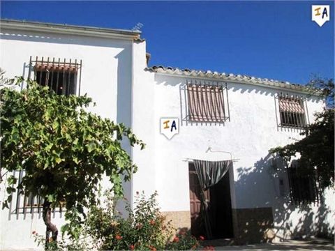 Situated in the sleepy hamlet of El Solvito , this detached Cortijo offers the potential to create a spacious family countryside home in the warm sunshine of southern Spain. Boasting a generous plot size of 553m2 with a large private swimming pool, 5...