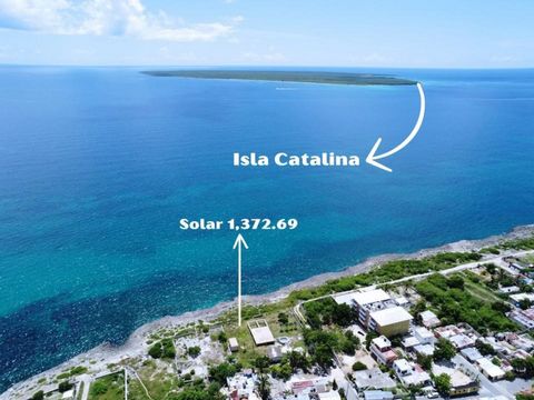Unique Beachfront Investment Opportunity!   We are excited to present you with a unique investment opportunity in Caleta, La Romana.   We offer a beautiful plot of land of 1372.69 square meters, located right in front of the sea and with a spectacula...