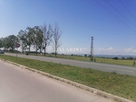 Galardo Real Estate is pleased to present an investment plot located on a main road. The plot is suitable for a logistics base or a representative showroom. All utility connections are available nearby. Excellent investment! No problems in ownership....