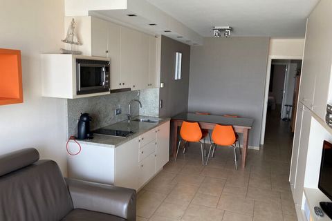 One bedroom apartment centrally located on the sea wall Small pets allowed Nestled in the serene coastal town of Nieuwpoort, this exquisite apartment offers the perfect blend of comfort, convenience, and breathtaking vistas. Located just a stone's th...