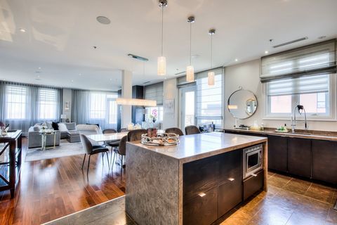 Stunning penthouse located in DDO. Contemporary spacious and well designed 2 bedroom with the possibility of a 3rd, 2 bath penthouse condo. Located in a safe well managed building, this property has everything you're looking for- spacious entrance, h...
