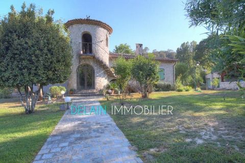 GLUE ON WOLF. ROQUEFORT road. This traditional single-storey stone farmhouse was built and furnished with particular care in the greatest regional tradition with local materials (Sine stone, Roman tiles). It develops around 200m² and its well-distrib...