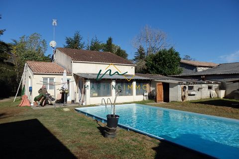 5 minutes from Sainte-Bazeille and 10 minutes from La Réole, the Martine immo agency offers you this house of 106 m2 including 80 m2 on one level. It consists of a kitchen, a dining room, a living room, 3 bedrooms, a veranda and many outbuildings (wo...
