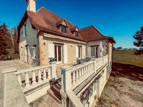 Nestled on the heights of a village near Figeac, this magnificent house from the 80s offers a sumptuous view of the surrounding area. It consists on the ground floor of an entrance giving access to a large and bright living room opening onto the terr...