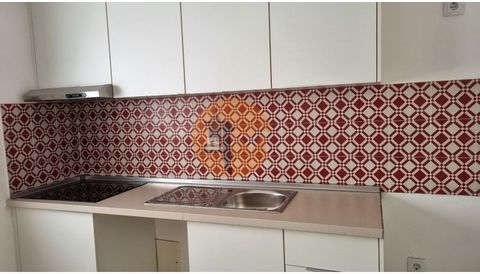 Flat for annual rental in Vila Real de Santo António. This property is located in the historic area of the city. It consists of 1 bedroom, 1 bathroom, 1 living room, 1 kitchen, all renovated, very close to the River Guadiana where you can enjoy the r...